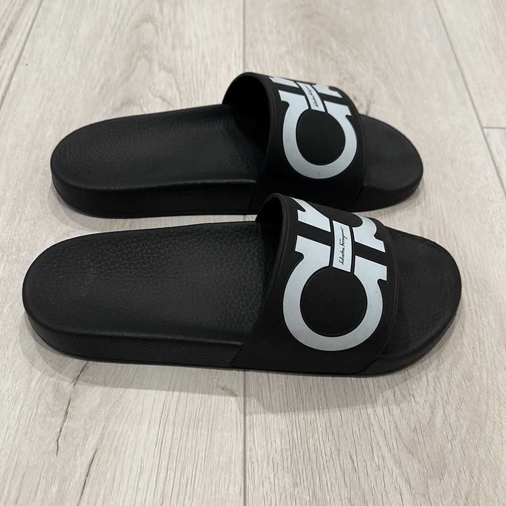 Salvatore Ferragamo Groove Gancini Pool Slide - Picture 8 of 13